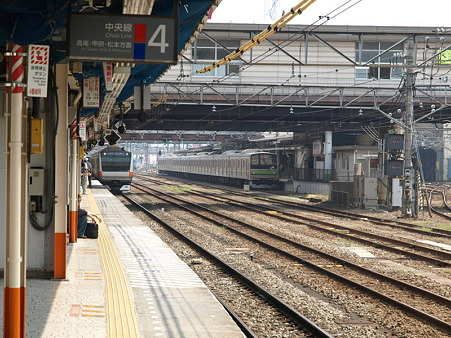 E233系中央線と205系横浜線(八王子駅)