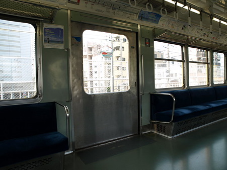 1000形車内(神奈川駅)