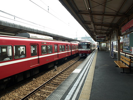 2100形(神奈川新町駅)