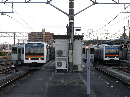 キハ110系と209系(高麗川駅)