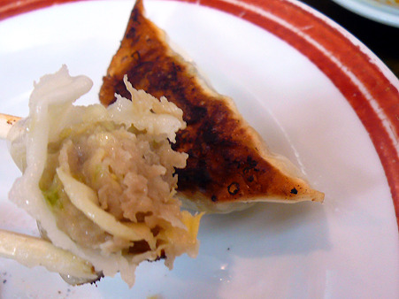 亀戸ぎょうざ 両国店 餃子の具はこんな感じ