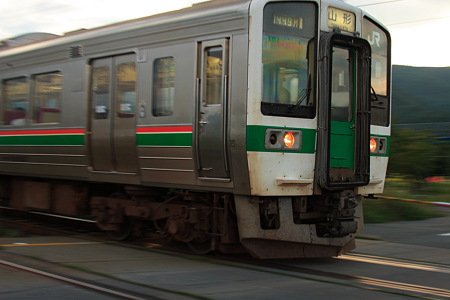 ７１９系５５００番台　かみのやま温泉駅付近高松踏切