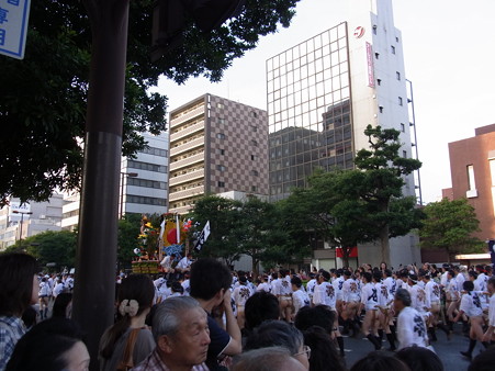 05 追い山当日 博多祇園山笠 西流 舁き山 剛力一投破漆黒(ごうりきいっとうしっこくをやぶる)2012年 写真画像14