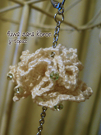 ふわふわお花のピアス 3