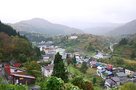 2010.10.26 肘折温泉 雨中全景
