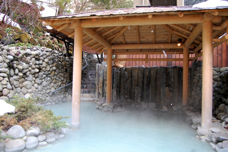 露天に屋根付