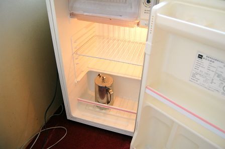 冷蔵庫に冷水(氷入り)