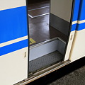 Photos: 100318-5　段差のある電車のドア